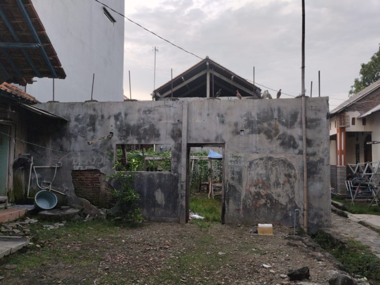 Dijual Toko Bonus Bangunan Sarang Burung Walet Lokasi Di Kawunganten Cilacap - Kawunganten