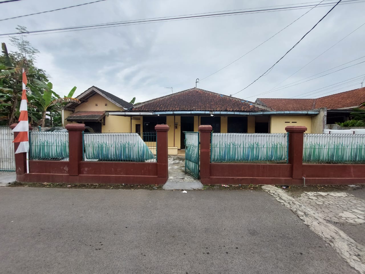 Dijual Rumah Bangunan Jawa Halaman Luas Di Purwokerto Barat - JL Raji Mustofa Bantarsoka