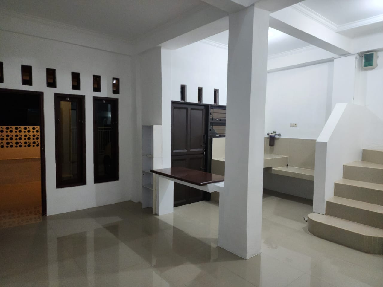 Disewakan Rumah Bagus Furnished 2 Lantai 8 Menit Ke Stasiun