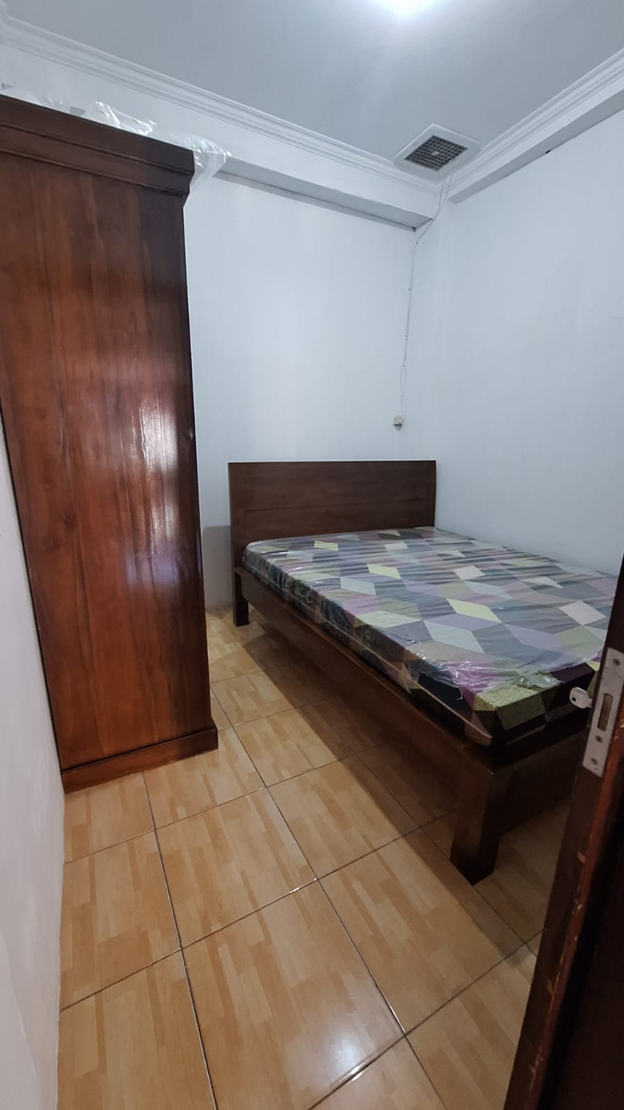 Disewakan Rumah Bagus Furnished 2 Lantai 8 Menit Ke Stasiun