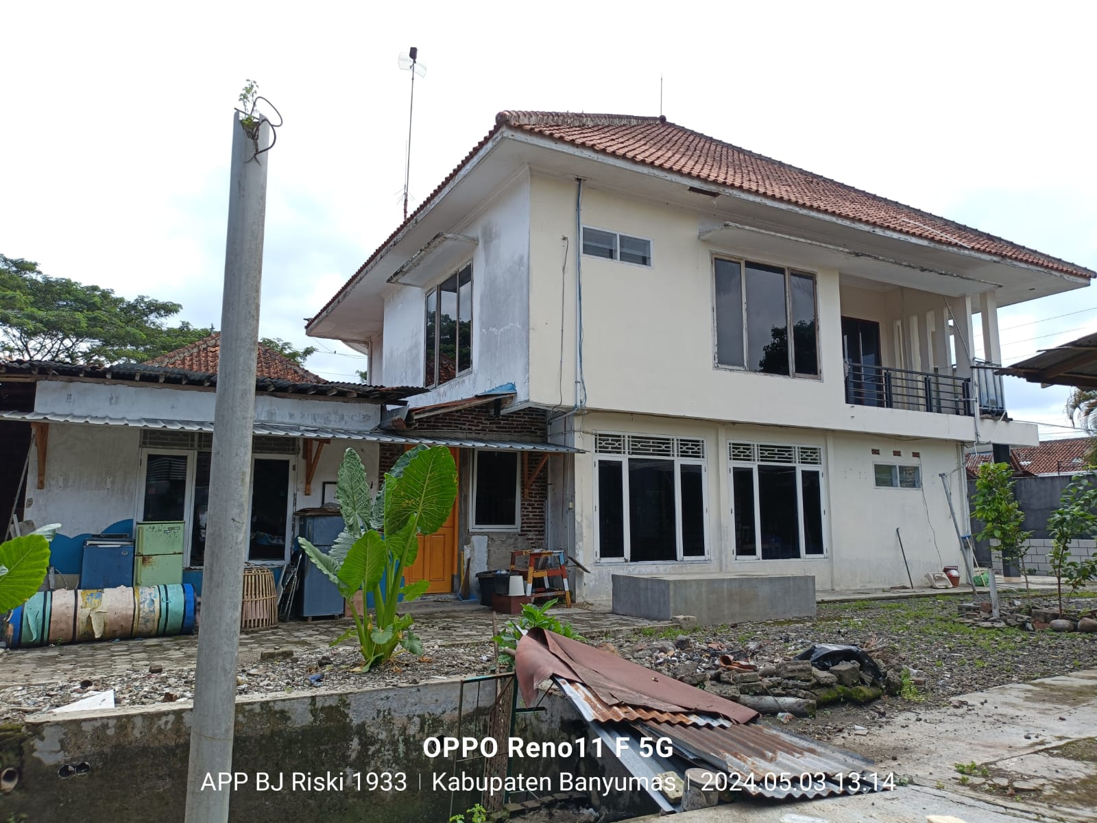 Dijual 2 Rumah Posisi Hook  Lokasi Strategis dan Dapat 2 Akses Jalan