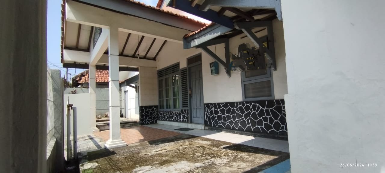 Dijual Rumah Vintage Tengah Kota, 300 Meter Hotel Java Heritage