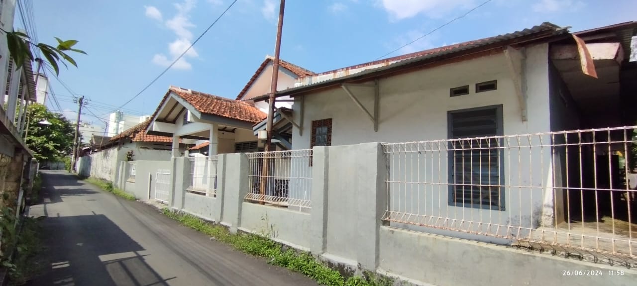 Dijual Rumah Vintage Tengah Kota, 300 Meter Hotel Java Heritage