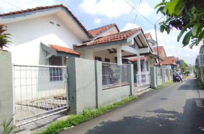 Dijual Rumah Vintage Tengah Kota, 300 Meter Hotel Java Heritage