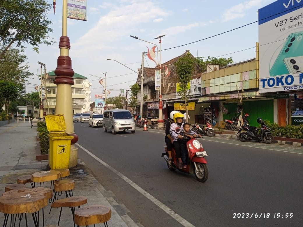 Dijual Toko + Rumah Luas 51 Ubin, 0 KM Pasar Tumenggungan Kebumen