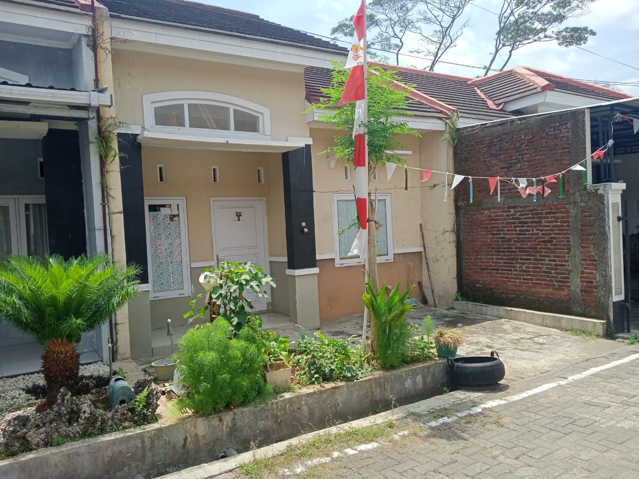 Butuh Segera Laku! - Dijual Rumah Mungil Cocok Untuk Keluarga Muda - Mandalatama