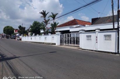 Rumah Klasik Kayu Jati Halaman Luas Dekat Stasiun Purwokerto