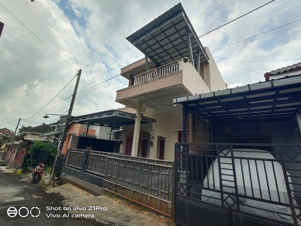 Rumah 2 Lantai Kusen Jati Dekat Stasiun Purwokerto