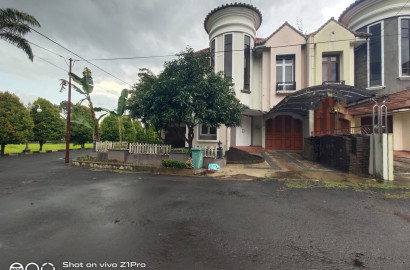Rumah 2 Lantai Arsitektur Klasik Kawasan Elite Di Area Utara Purwokerto