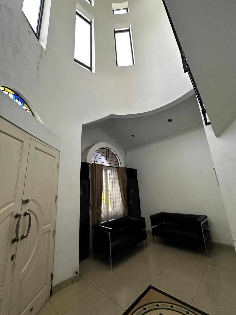 Rumah 2 Lantai Arsitektur Klasik Kawasan Elite Di Area Utara Purwokerto