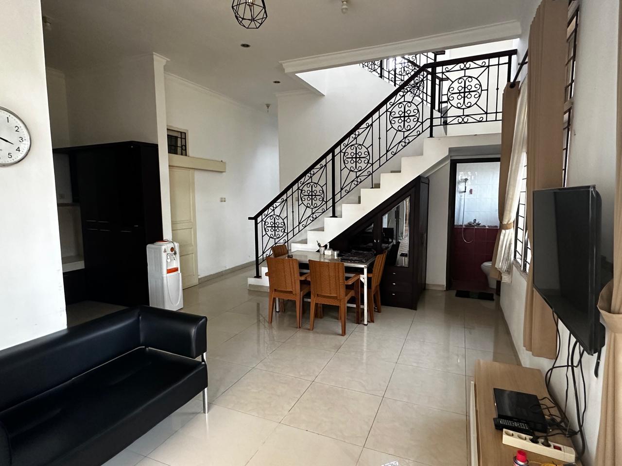 Rumah 2 Lantai Arsitektur Klasik Kawasan Elite Di Area Utara Purwokerto