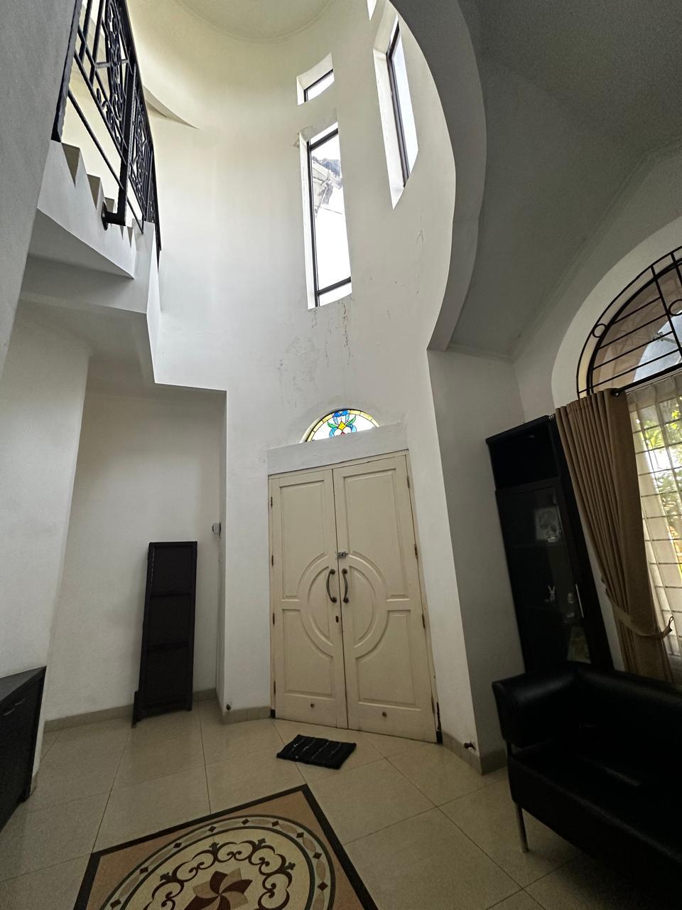 Rumah 2 Lantai Arsitektur Klasik Kawasan Elite Di Area Utara Purwokerto