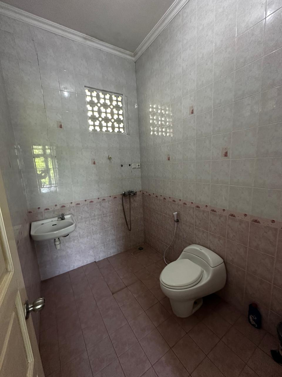 Rumah 2 Lantai Arsitektur Klasik Kawasan Elite Di Area Utara Purwokerto