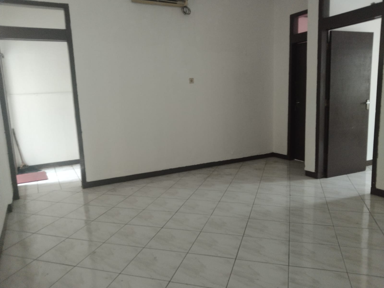 Disewakan Rumah Di Pusat Kota Hanya 5 Menit Ke Menara Teratai
