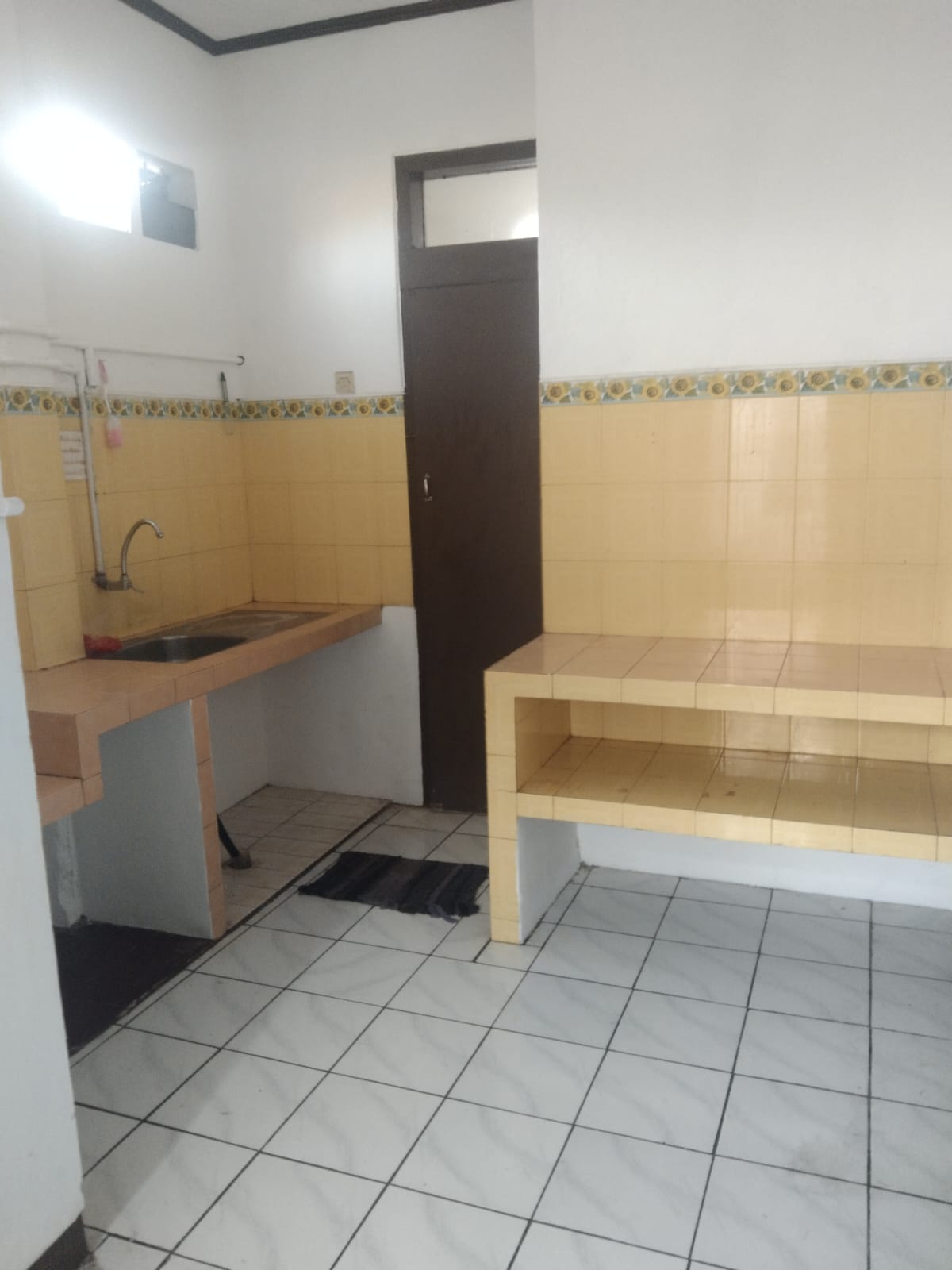 Disewakan Rumah Di Pusat Kota Hanya 5 Menit Ke Menara Teratai