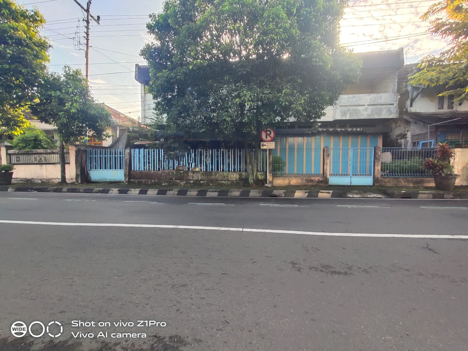 Rumah Terawat Pinggir Jalan Raya  Selangkah Ke Alun-alun Purwokerto