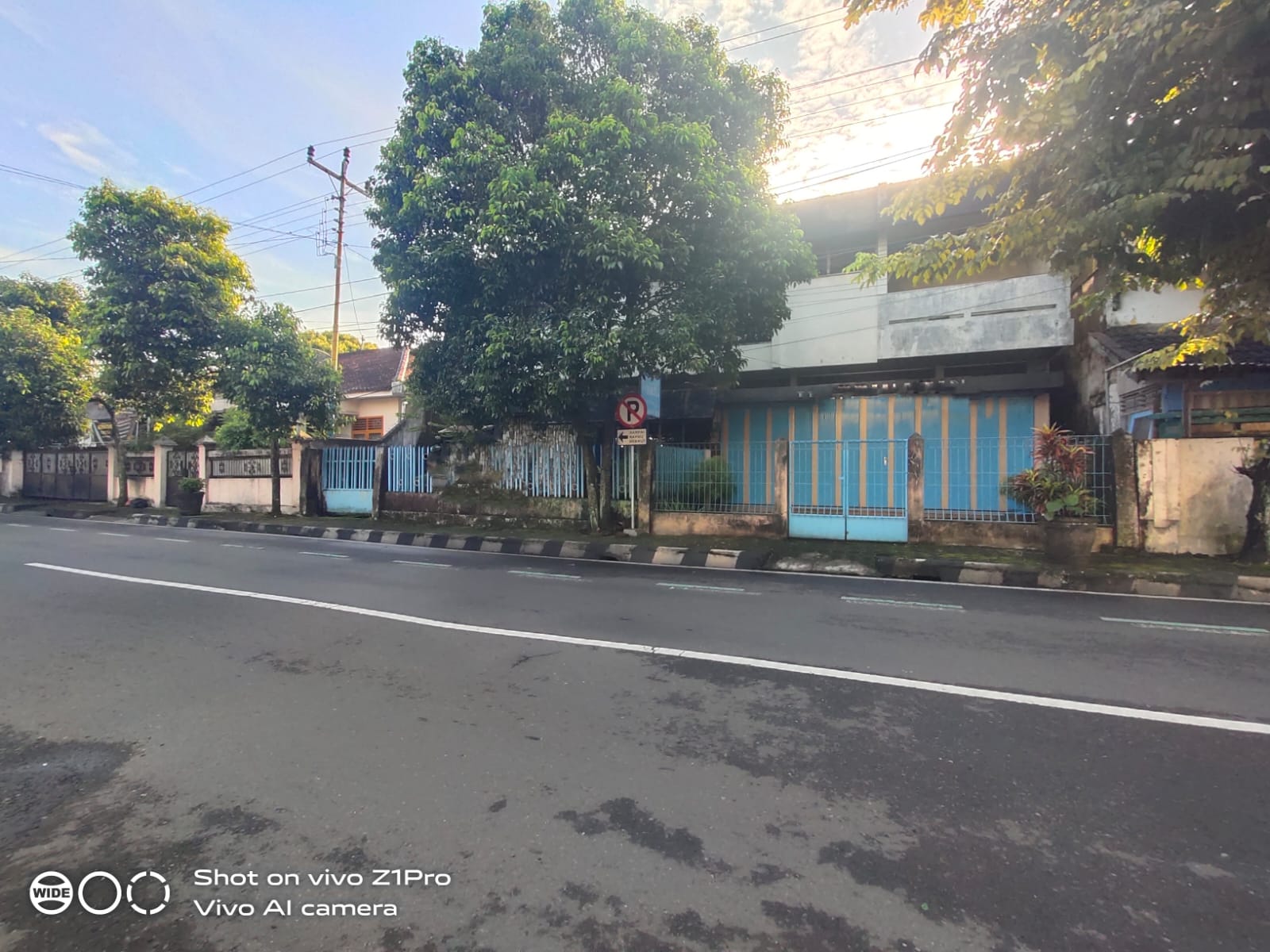 Rumah Terawat Pinggir Jalan Raya  Selangkah Ke Alun-alun Purwokerto