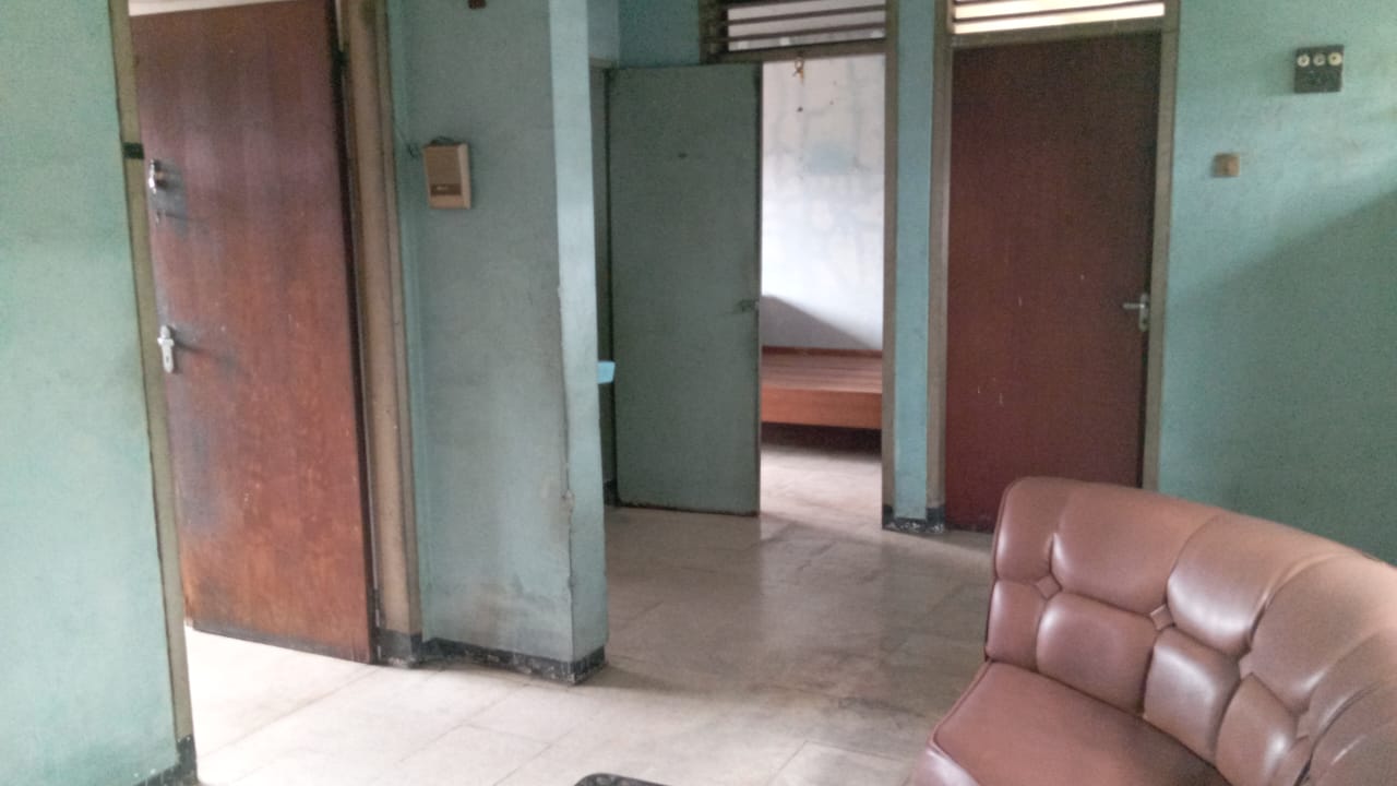 Rumah Terawat Pinggir Jalan Raya  Selangkah Ke Alun-alun Purwokerto
