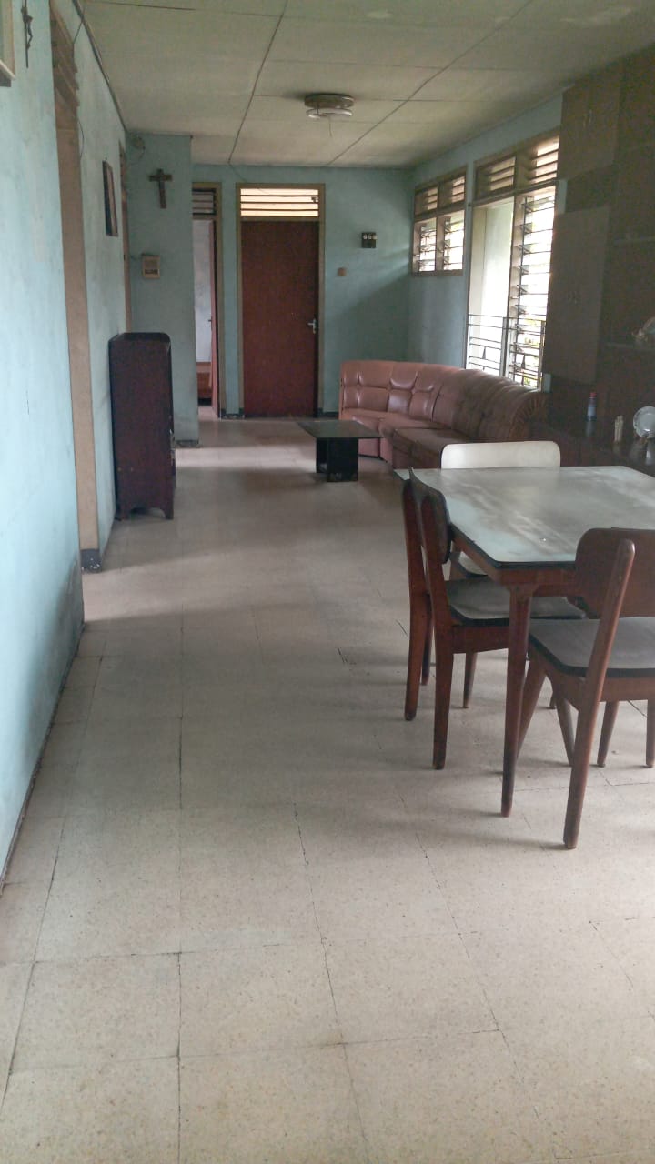 Rumah Terawat Pinggir Jalan Raya  Selangkah Ke Alun-alun Purwokerto