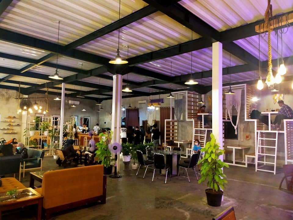 Gedung Ruko 2,5 Lantai Dekat UNSUD Harga Menarik Dibawah Pasaran