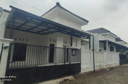 Rumah Bagus Bangunan Baru Lokasi 4 Menit Ke Rita Super Mall Purwokerto -Sawangan