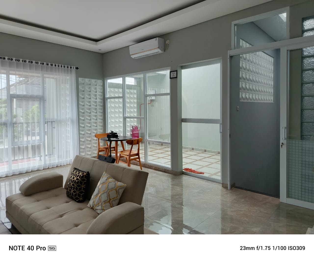 Dijual Rumah Mewah Semi Furnished 2 Lantai Tengah Kota Purwokerto