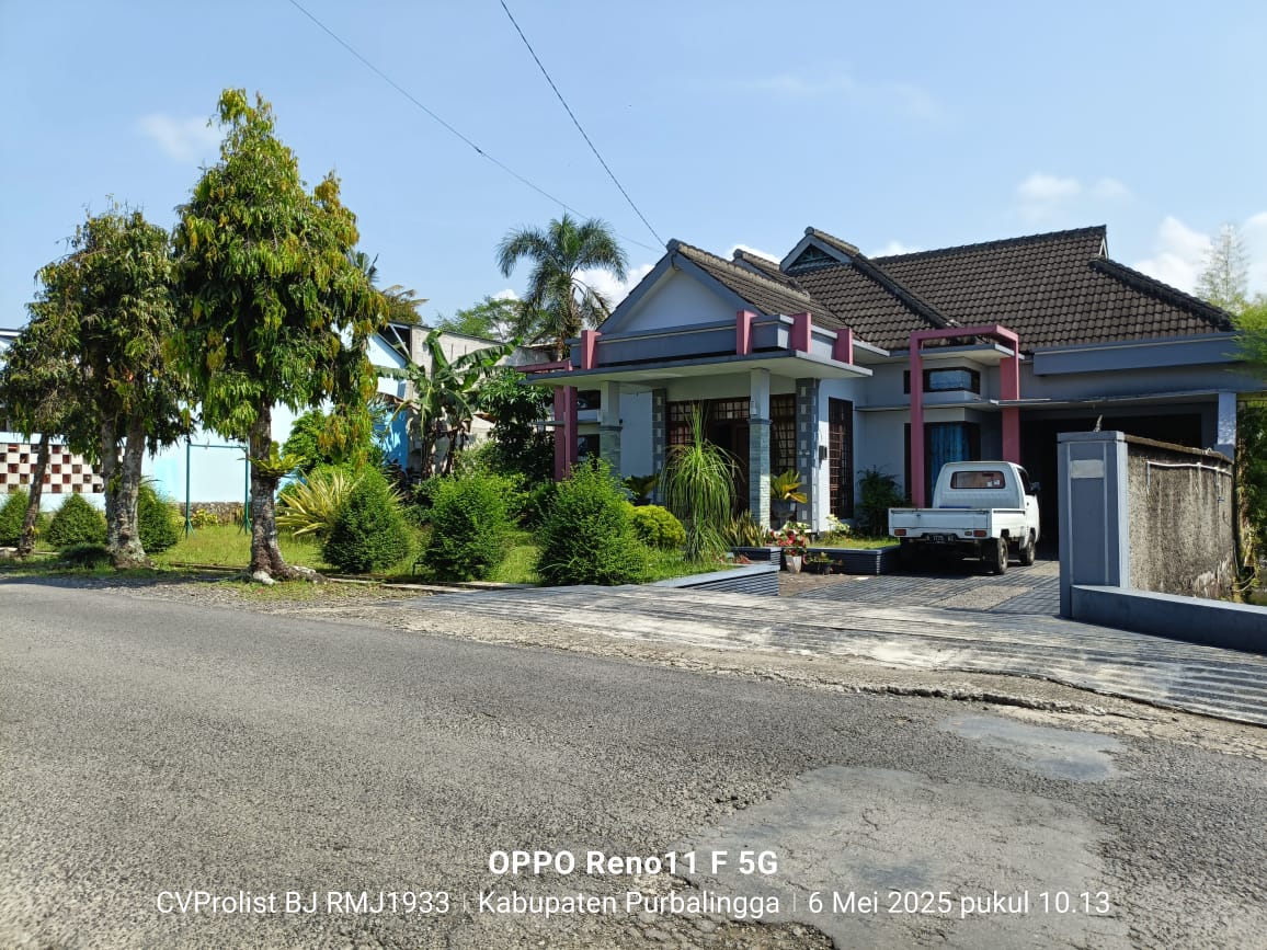 Dijual Rumah Bagus Ada Taman dan Kolam Ikan Koi