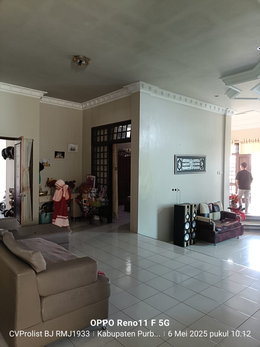 Dijual Rumah Bagus Ada Taman dan Kolam Ikan Koi