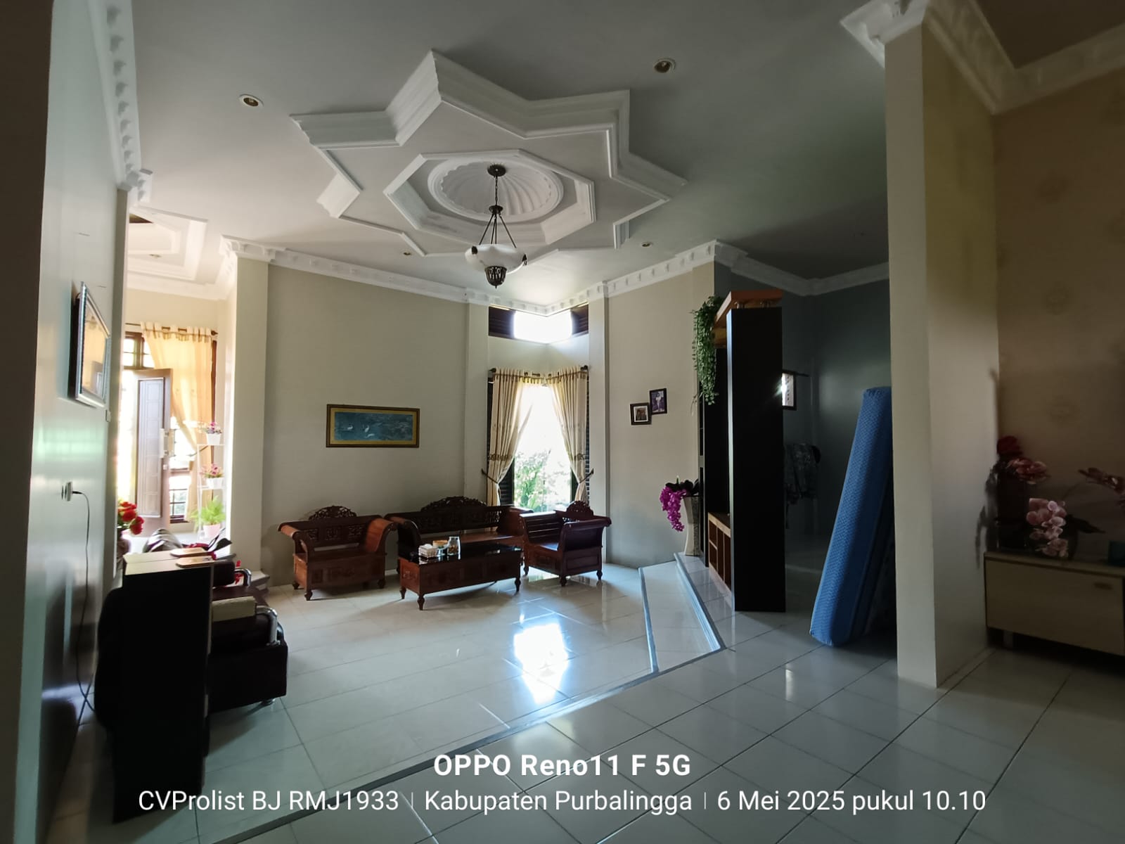 Dijual Rumah Bagus Ada Taman dan Kolam Ikan Koi