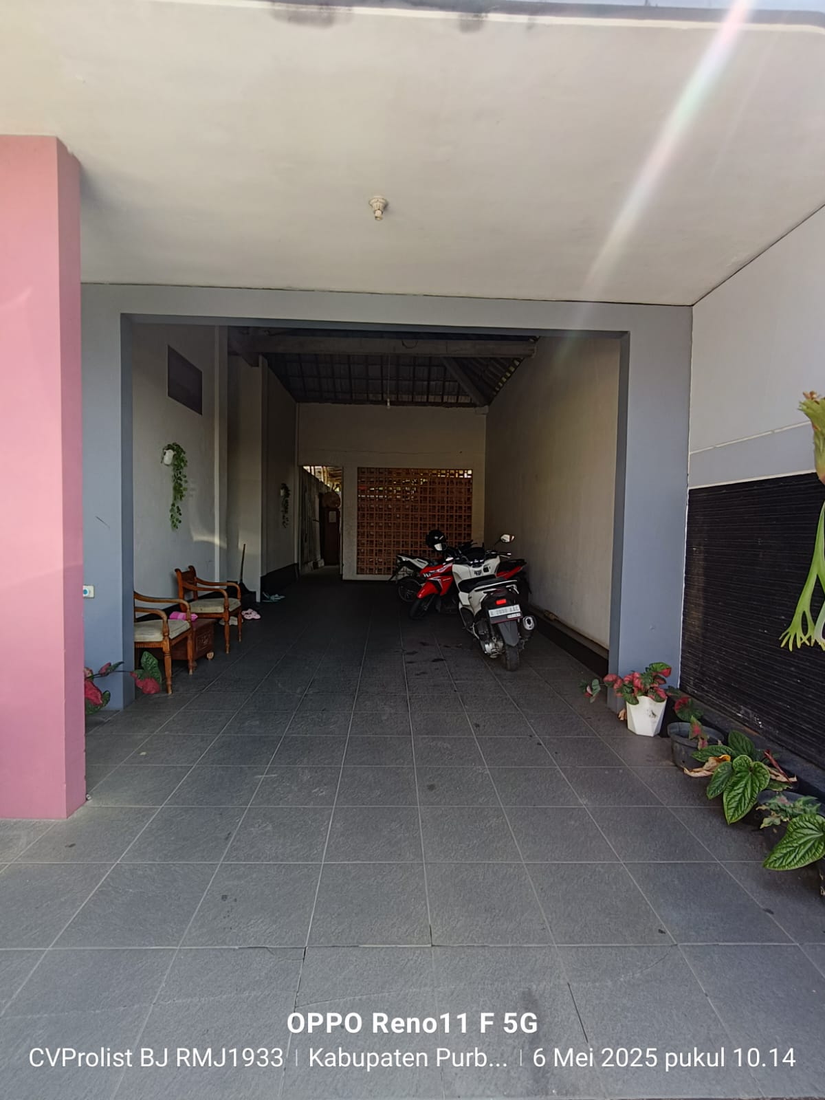 Dijual Rumah Bagus Ada Taman dan Kolam Ikan Koi