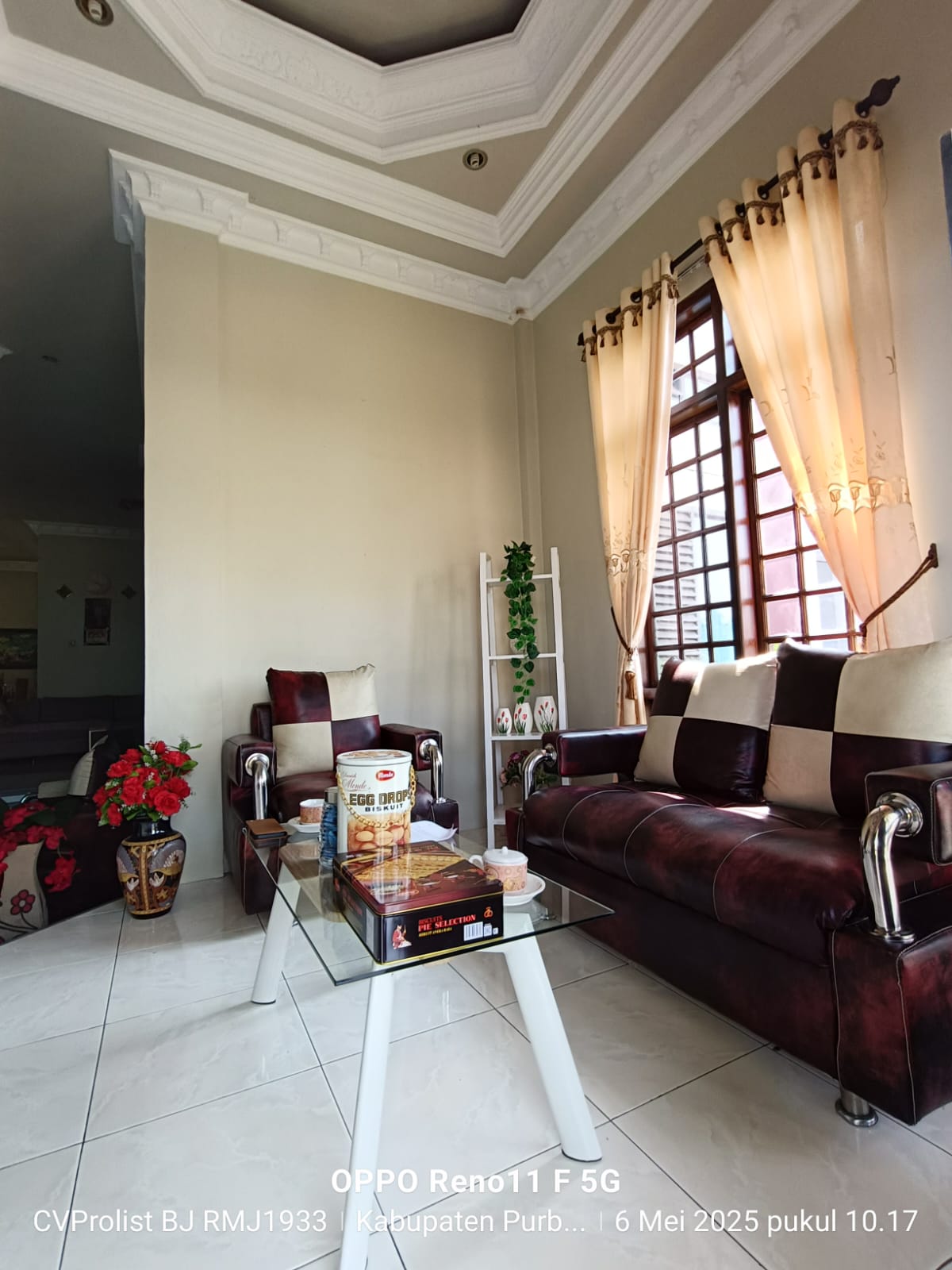Dijual Rumah Bagus Ada Taman dan Kolam Ikan Koi