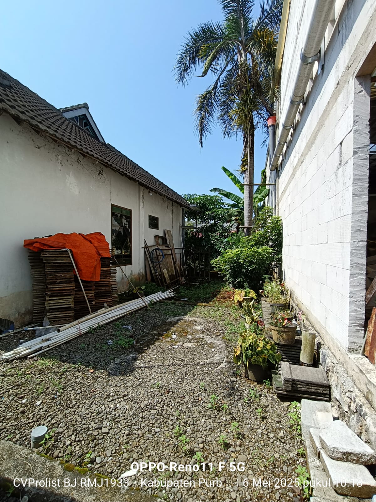 Dijual Rumah Bagus Ada Taman dan Kolam Ikan Koi