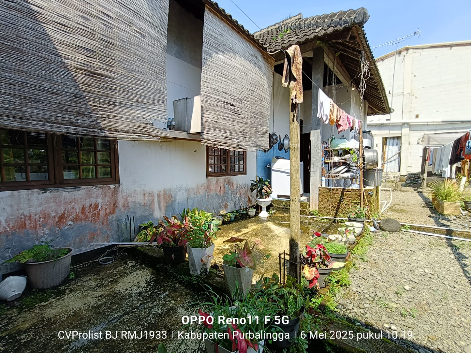 Dijual Rumah Bagus Ada Taman dan Kolam Ikan Koi