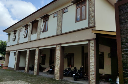 DIJUAL RUMAH KOS 2 LANTAI, 550 METER RSUD MARGONO SOEKARJO